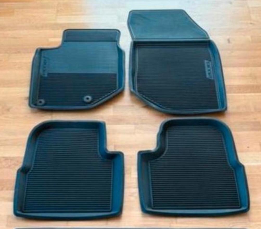 Nieuwe originele rubberen mattenset Peugeot 2008, Auto diversen, Automatten, Ophalen, Nieuw