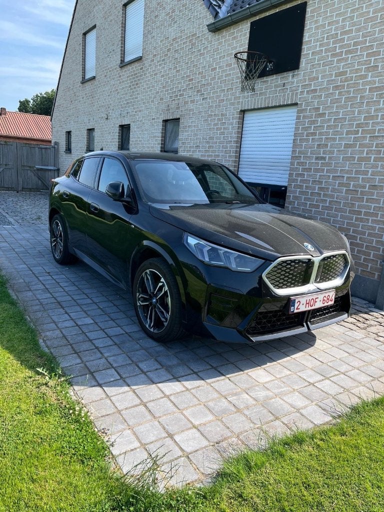 BMW iX2 20 M edition - met fabrieksgarantie, Autos, BMW, Particulier, iX2, ABS, Caméra de recul, Airbags, Air conditionné, Alarme