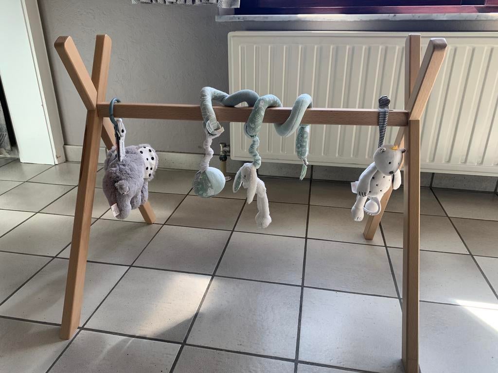 Houten staander met of zonder speelgoedjes, Kinderen en Baby's, Kraamcadeaus en Geboorteborden, Ophalen, Zo goed als nieuw
