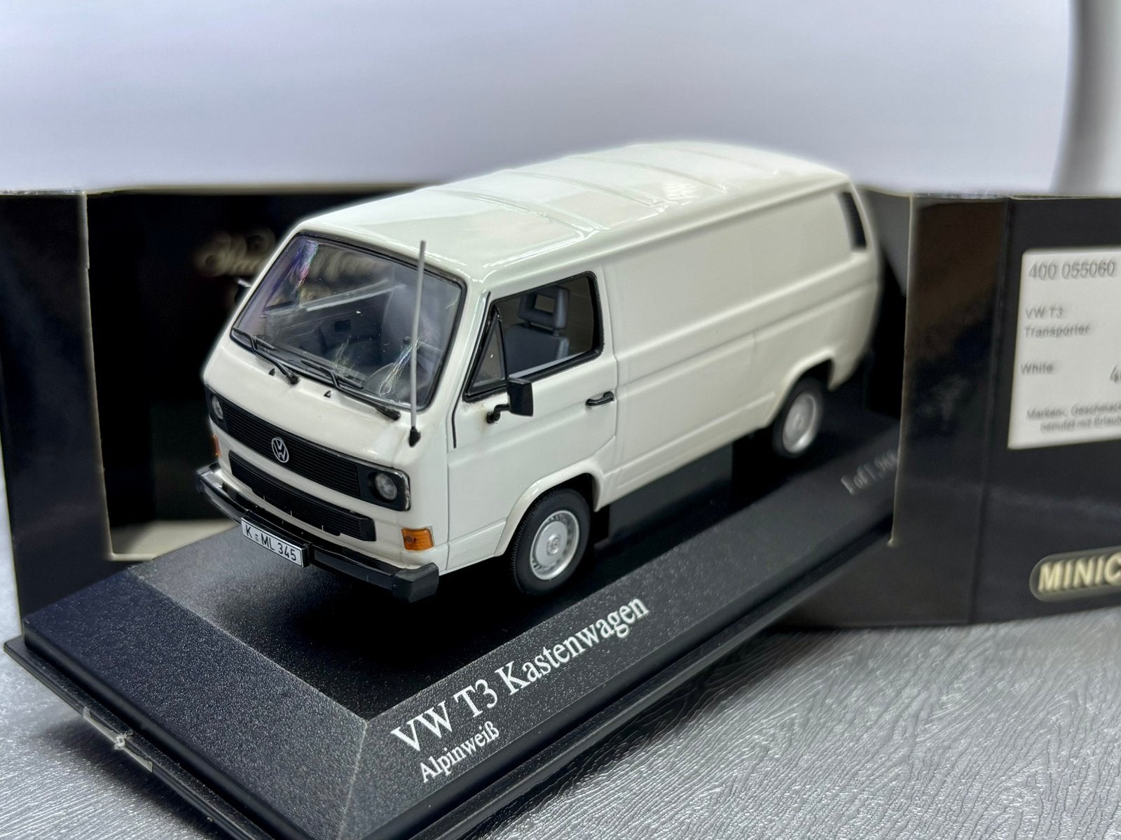 1:43 Volkswagen T3 kastenwagen, Enlèvement ou Envoi, Comme neuf, MiniChamps