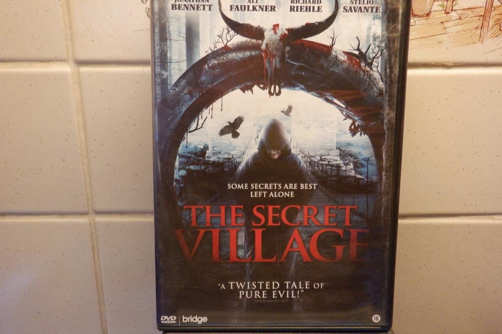 DVD The Secret Village., CD & DVD, DVD | Horreur, À partir de 16 ans, Envoi, Comme neuf, Gore