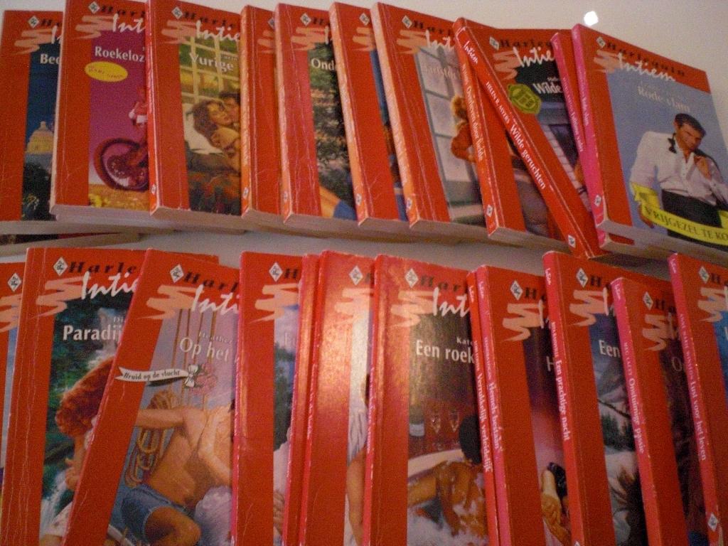 Pockets Harlequin Intiem, Boeken, Romans, Gelezen, Ophalen of Verzenden