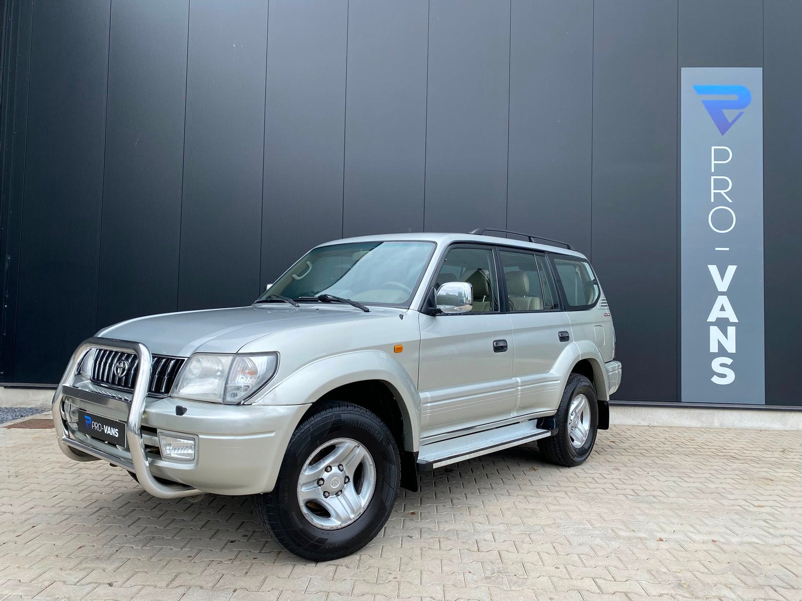 Toyota Land Cruiser 3.0 D-4D 50th Anniversary|7Zits|4x4|Trek, Beige, 4 cilinders, 7 zetels, Bedrijf