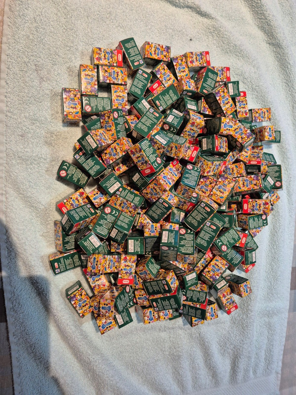 200 Emoji´s in hun doosje., Aldi, Ophalen of Verzenden