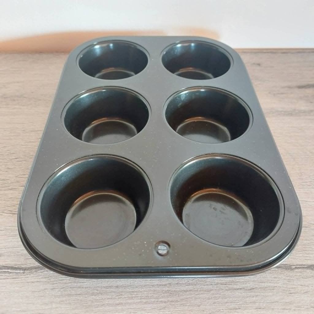 2 MOULES A MUFFINS NOIRS ETAT NEUF, Enlèvement, Comme neuf, Gâteaux, Tartes ou cupcakes, Moule