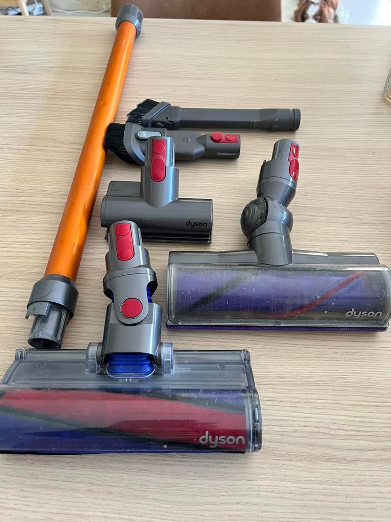 Onderdelen Dyson V8, Ophalen of Verzenden, Zo goed als nieuw, Stofzuiger