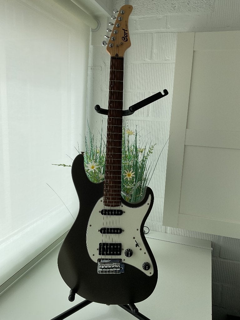 Electric Guitar Cort G210 Stratocaster, Musique & Instruments, Enlèvement, Comme neuf, Solid body, Autres marques