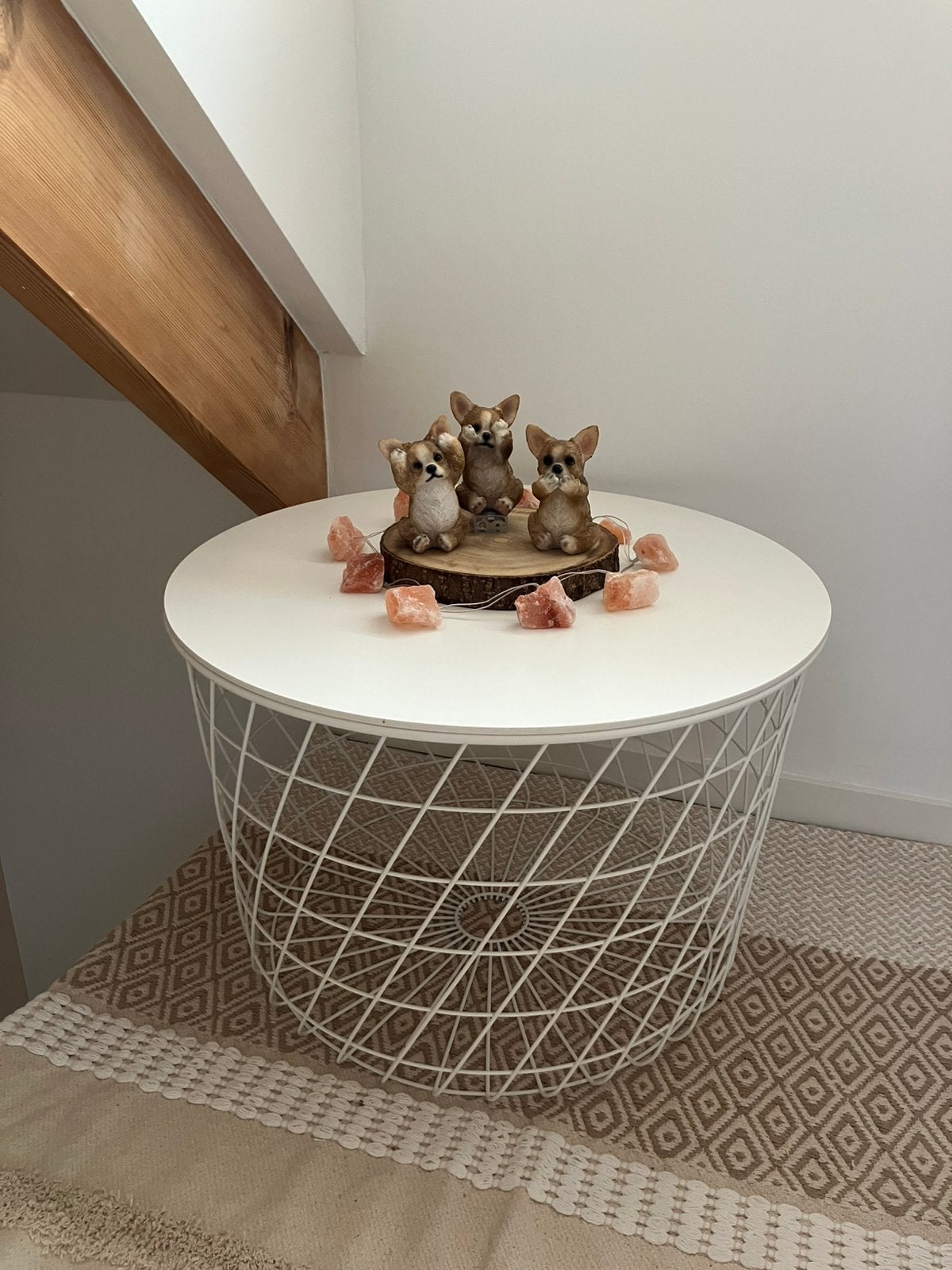 Witte mand/tafeltje, Maison & Meubles, Tables | Tables d'appoint, Comme neuf, Enlèvement