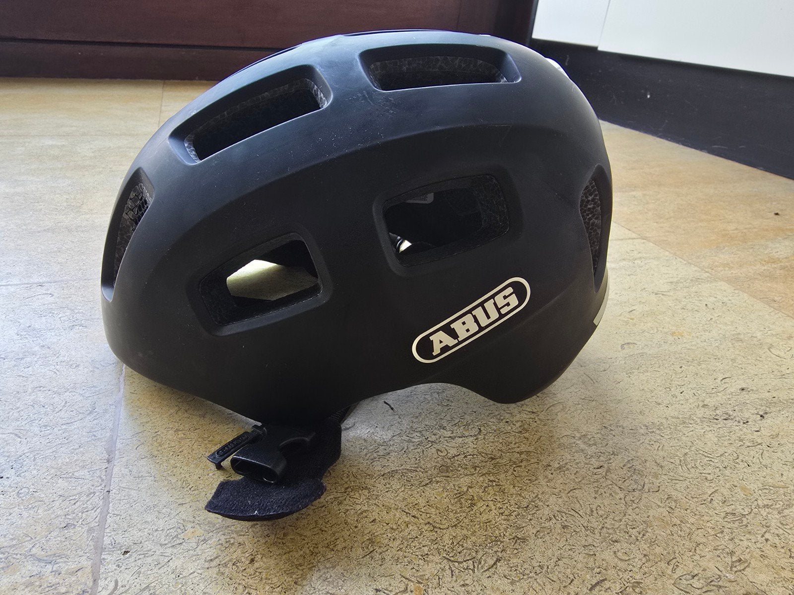 Casque vélo enfant abus, Enlèvement