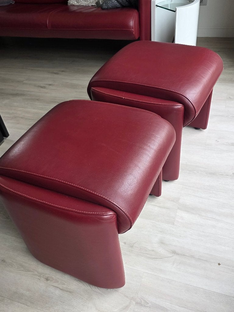 2 x lederen poef wijnrood, Ophalen, Gebruikt, Leer, 50 tot 75 cm