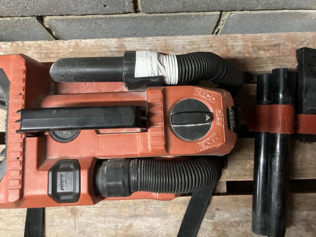 Aspirateur Hilti, Bricolage & Construction, Enlèvement ou Envoi, Utilisé, Machine de nettoyage à brosse