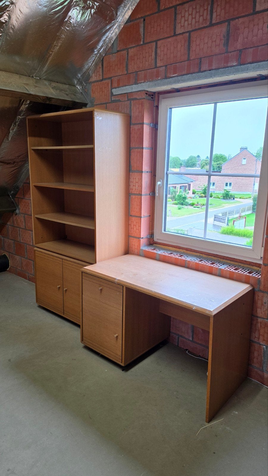 Bureau, kleerkast en boekenkast, Ophalen