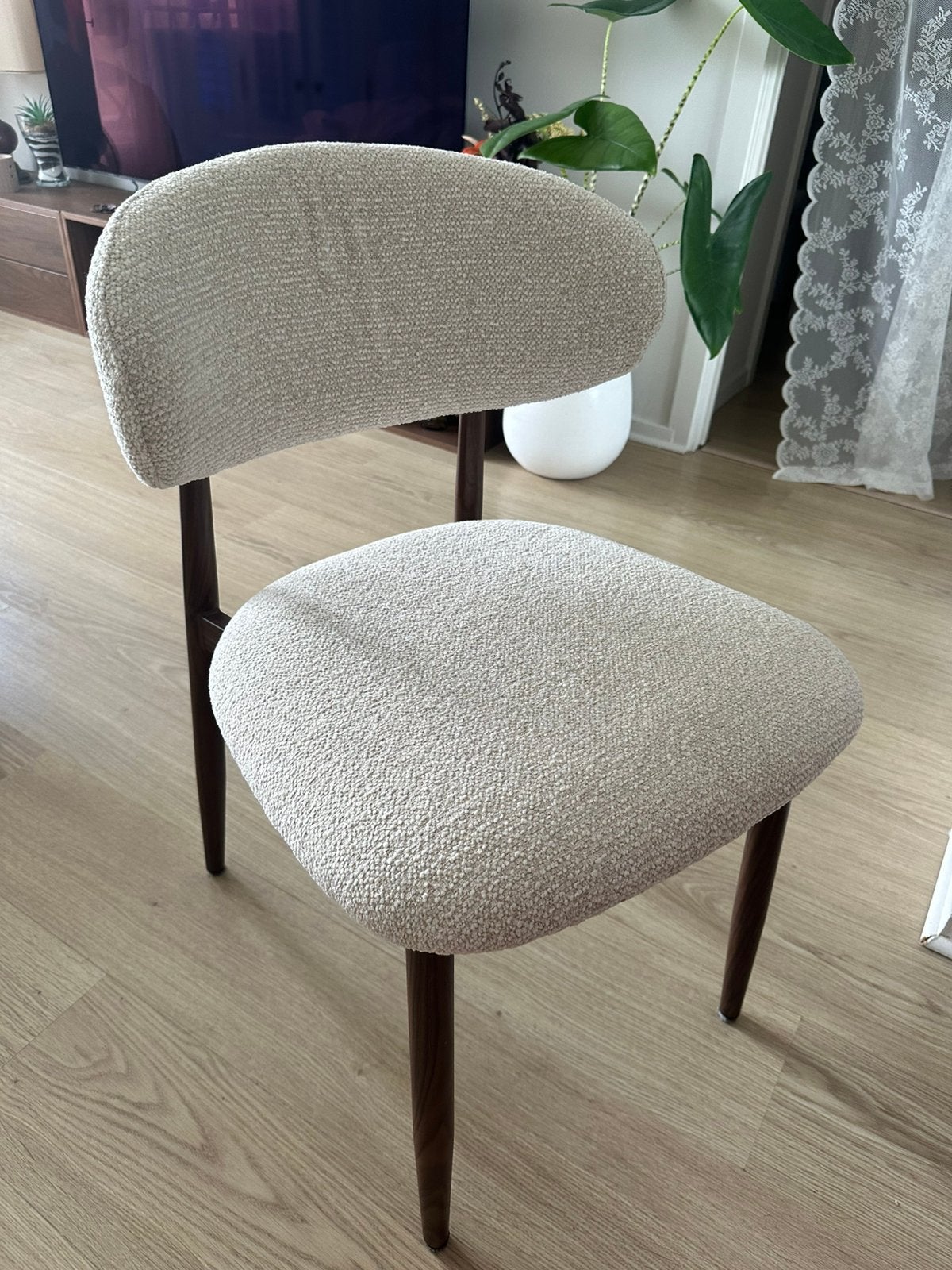 Lot 4 chaises, tissus beige, pieds noyer, Enlèvement, Comme neuf, Métal, Quatre