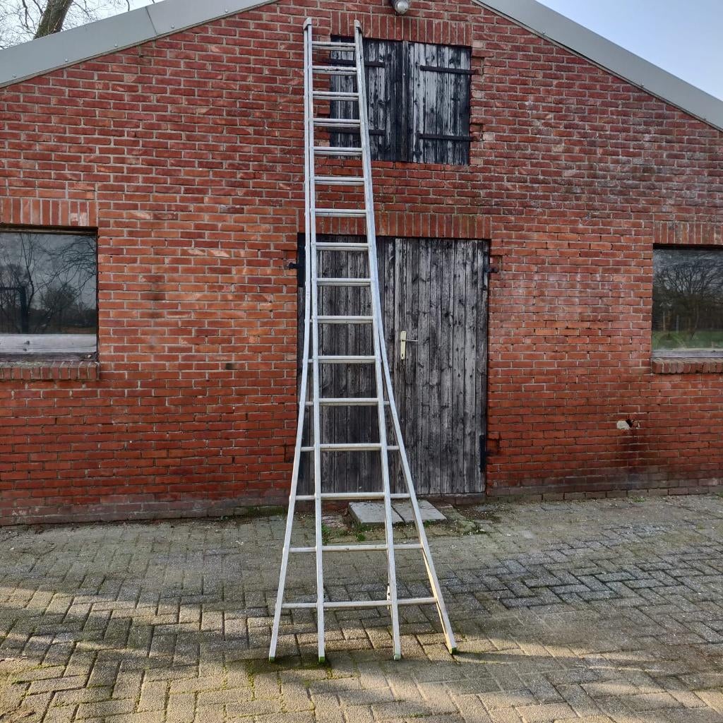 2 delige ladder 16 sporten/deel, Doe-het-zelf en Bouw, Ladders en Trappen, Ophalen of Verzenden, Gebruikt, Ladder, 4 meter of meer