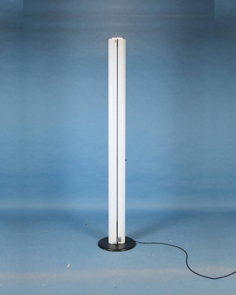 Lampadaire Megaron — Gianfranco Frattini — Artemide, Métal, Vintage midcentury design, Comme neuf, 150 à 200 cm