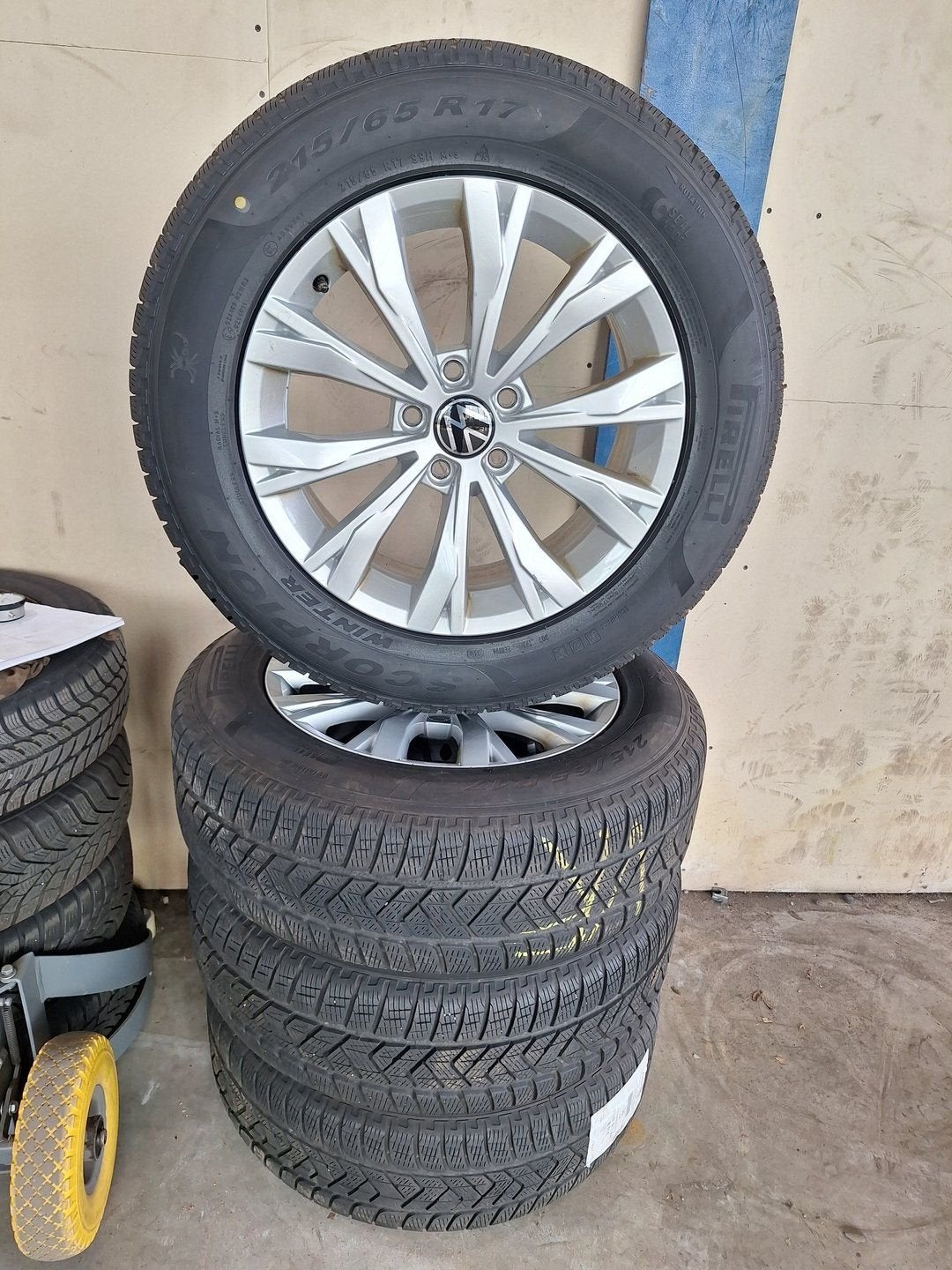 Volkswagen Tiguan Winterset 17 Inch Origineel, Auto-onderdelen, Banden en Velgen, Ophalen, -, -, Banden en Velgen