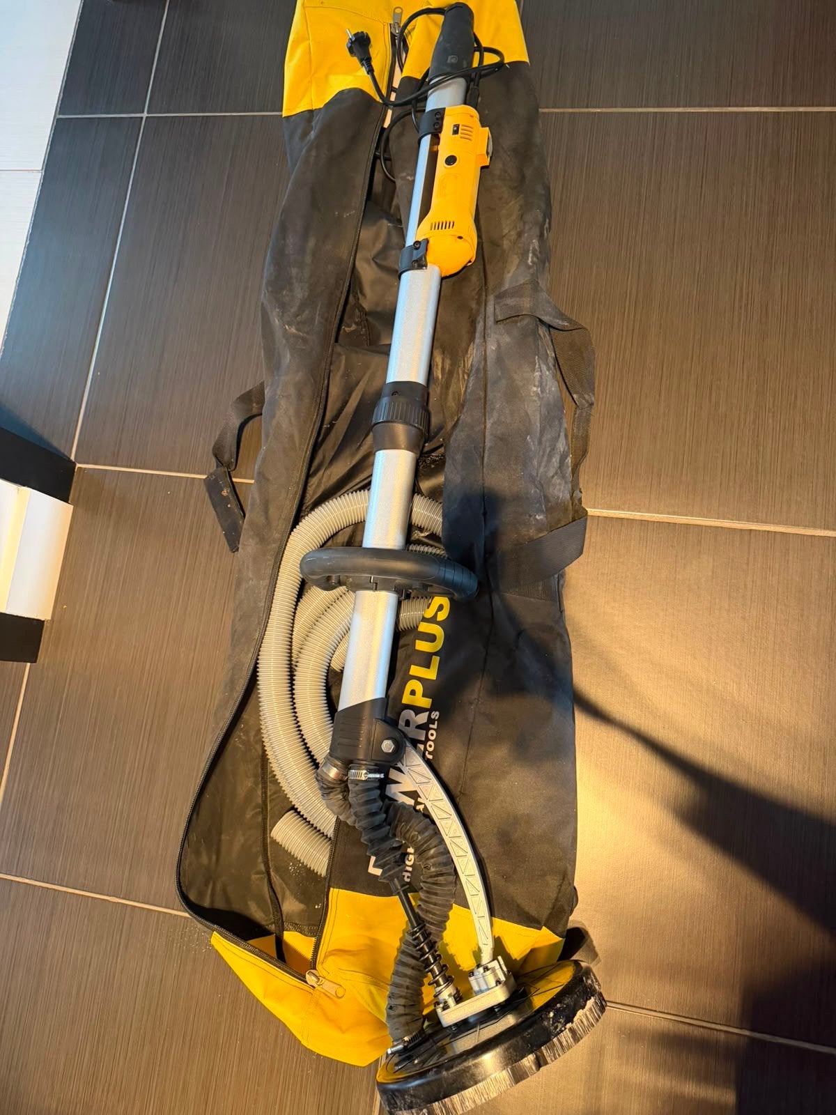 Powerplus wand-en plafondschuurmachine, Doe-het-zelf en Bouw, Gereedschap | Schuurmachines, Ophalen, Zo goed als nieuw