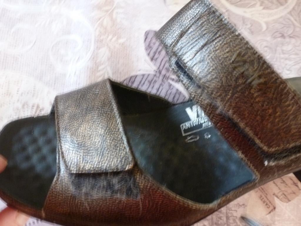 vita aanstekers, Kleding | Dames, Schoenen, Slippers, Ophalen of Verzenden, Zo goed als nieuw, Bruin