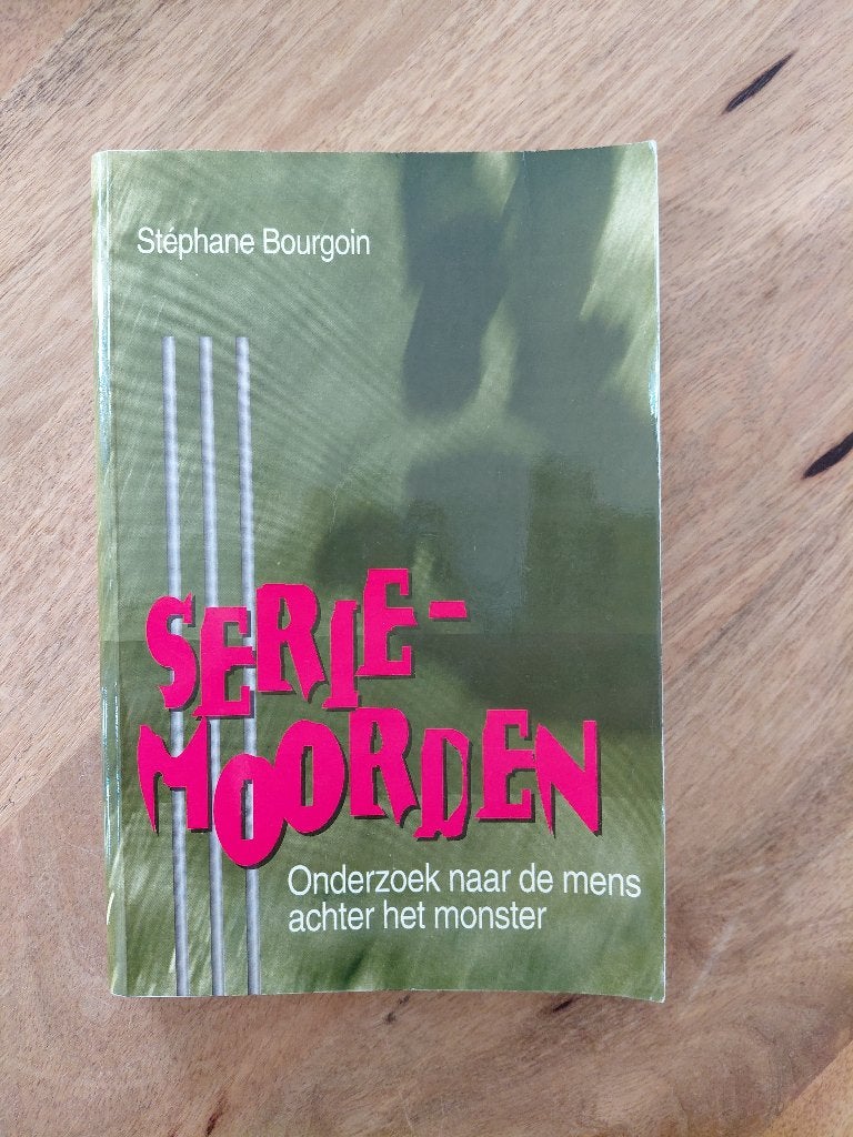 Boek ' Seriemoorden' Stéphane Bourgoin, Boeken, Biografieën, Ophalen of Verzenden, Gelezen