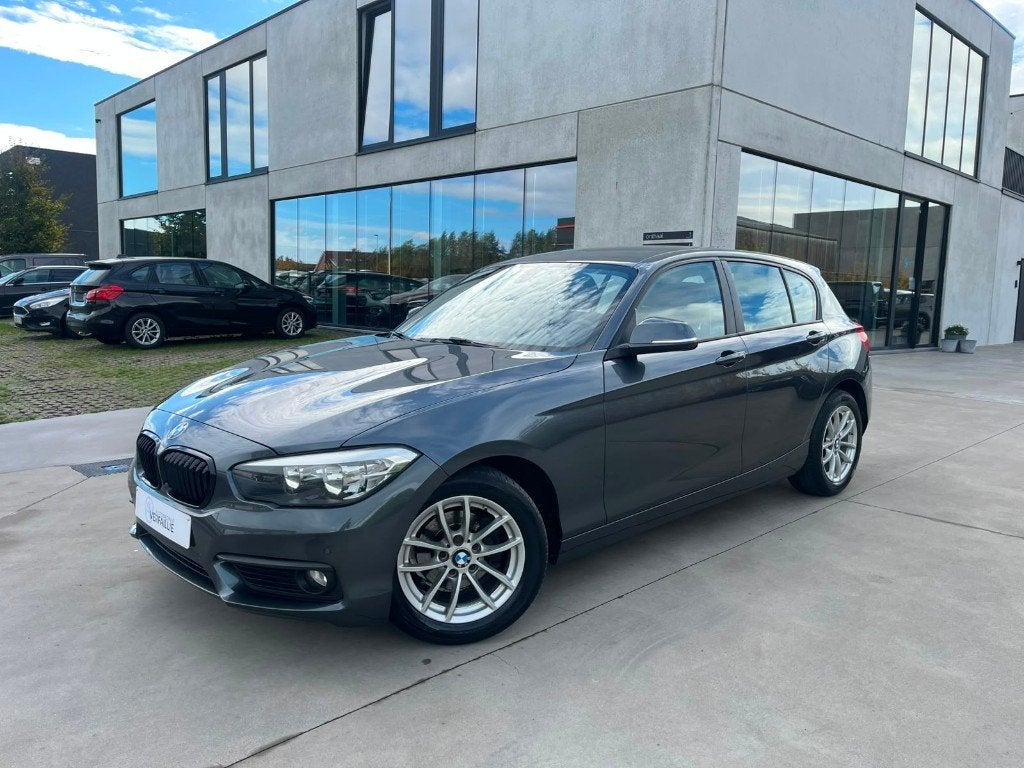 BMW 116i 2018/benzine/81000km/Navi/2xPDC/Garantie, Auto's, Dealer onderhouden, Bluetooth, Bedrijf, 5 deurs