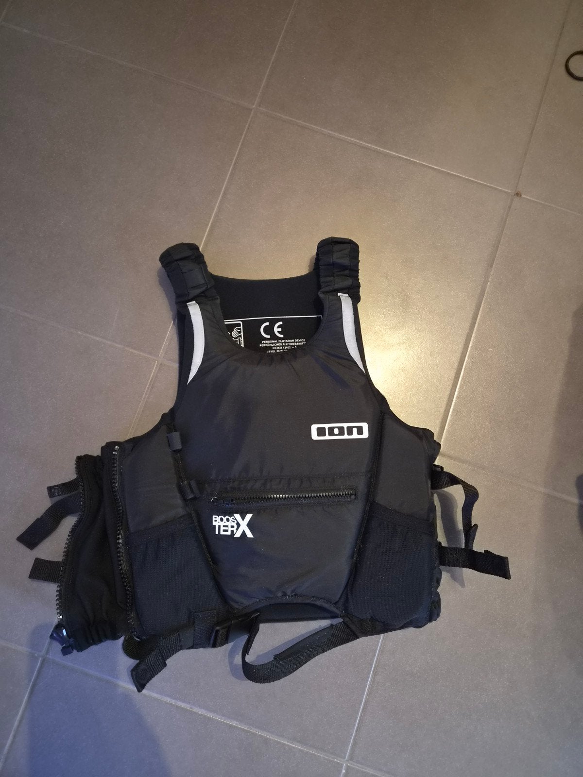 ION Booster x vest, Sports nautiques & Bateaux, Enlèvement ou Envoi, Comme neuf