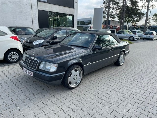 Mercedes 300 W124 Cabriolet, Automaat,Leder,Airco,AMG Velgen, Auto's, Automaat, 4 zetels, Zwart, Cabriolet