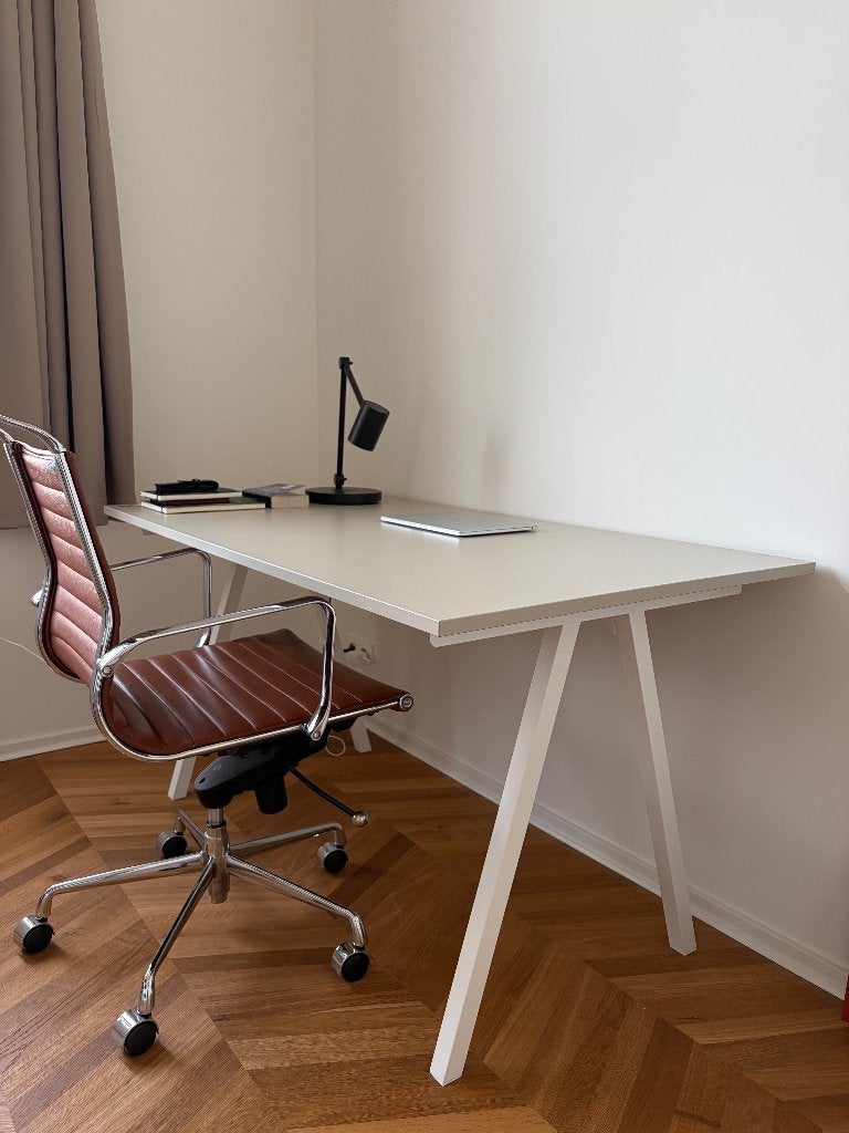 IKEA TROTTEN bureau beige, Ophalen, Scandinavisch, Schoolbureau, Zo goed als nieuw