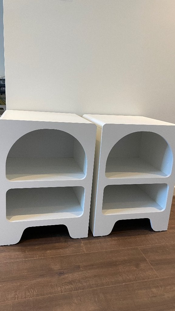 Nachtkastje organische vorm wit (2), Huis en Inrichting, Ophalen, Overige materialen, Minder dan 45 cm, 55 tot 70 cm