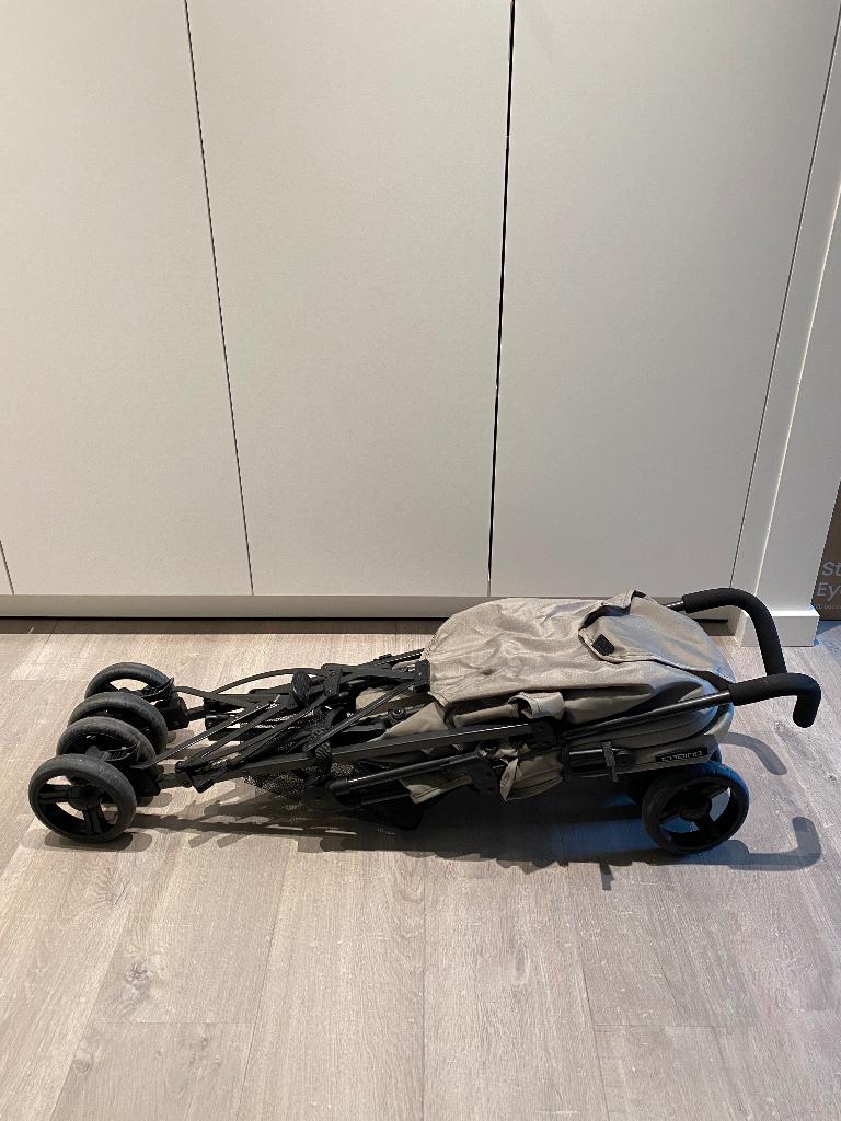 Plooibuggy groen - compact en licht, Kinderen en Baby's, Buggy's, Ophalen, Zo goed als nieuw, Overige merken, Verstelbare rugleuning