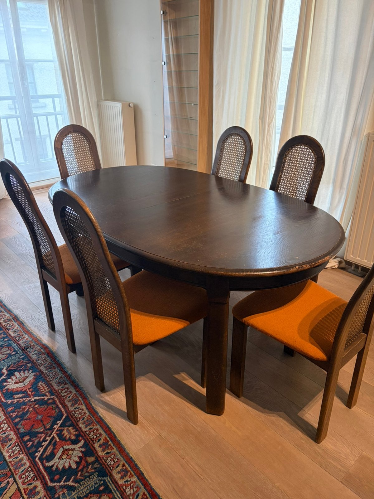 Praktische uitschuifbare eettafel met stoelen., Huis en Inrichting, Complete eetkamers, Ophalen, Gebruikt
