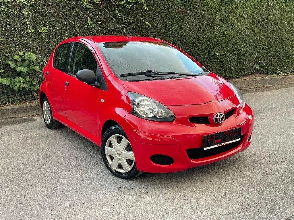 ⁠Toyota Aygo  •⁠⁠01/06/2011 • ⁠⁠95000.km •⁠  ⁠1 L / Benzine, Auto's, Bedrijf, Handgeschakeld, Aygo, Stadsauto