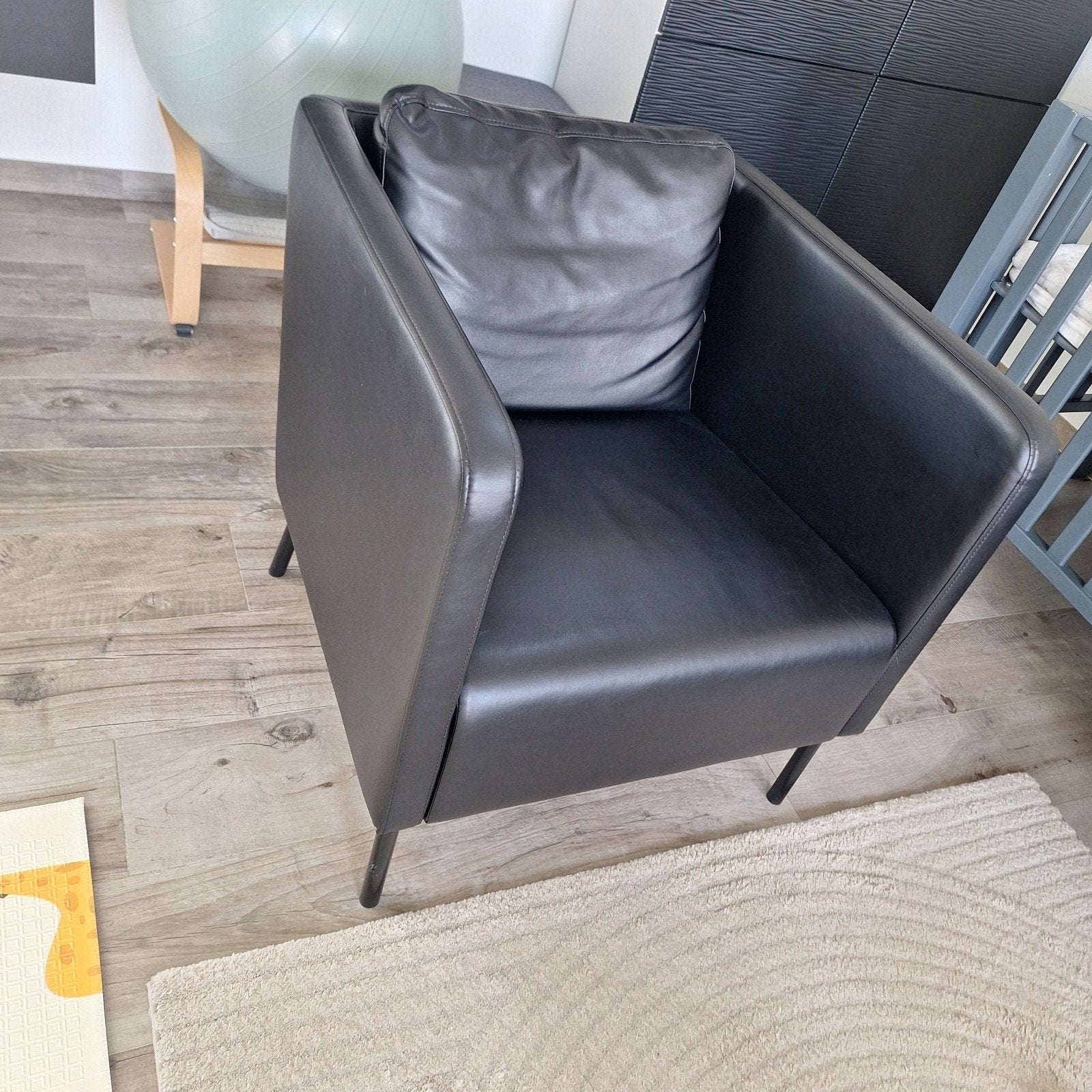 fauteuil ikea zwart leder, Huis en Inrichting, Fauteuils, Ophalen