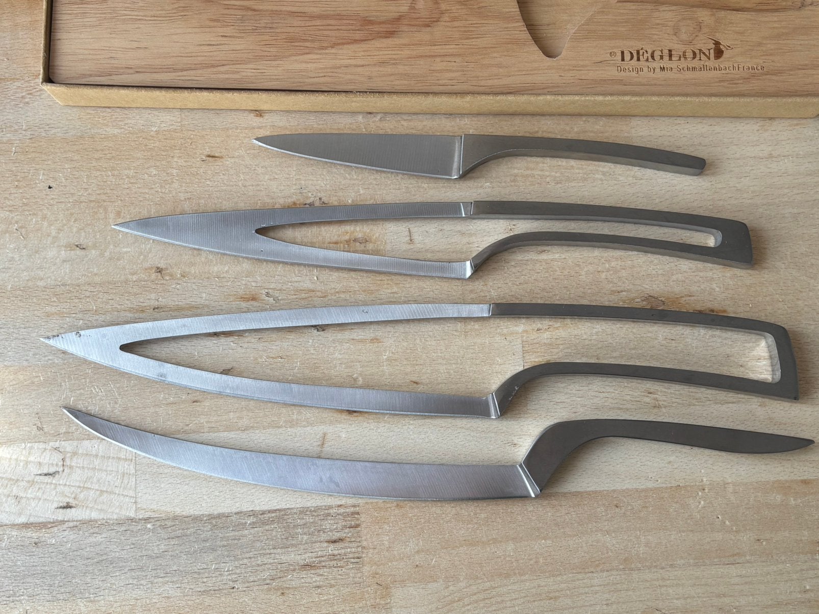4 piece Geometric Chef Knife Set in Wooden Block -GIFT IDEA, Maison & Meubles, Enlèvement, Neuf