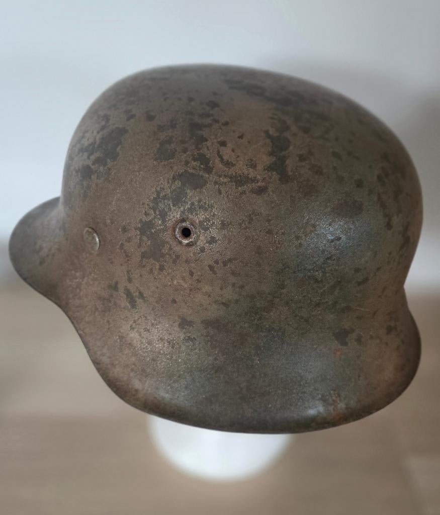 Duitse M42 Stahlhelm – WO2 – onaangeroerd – verzamelobject, Verzamelen, Ophalen, Landmacht, Helm of Baret