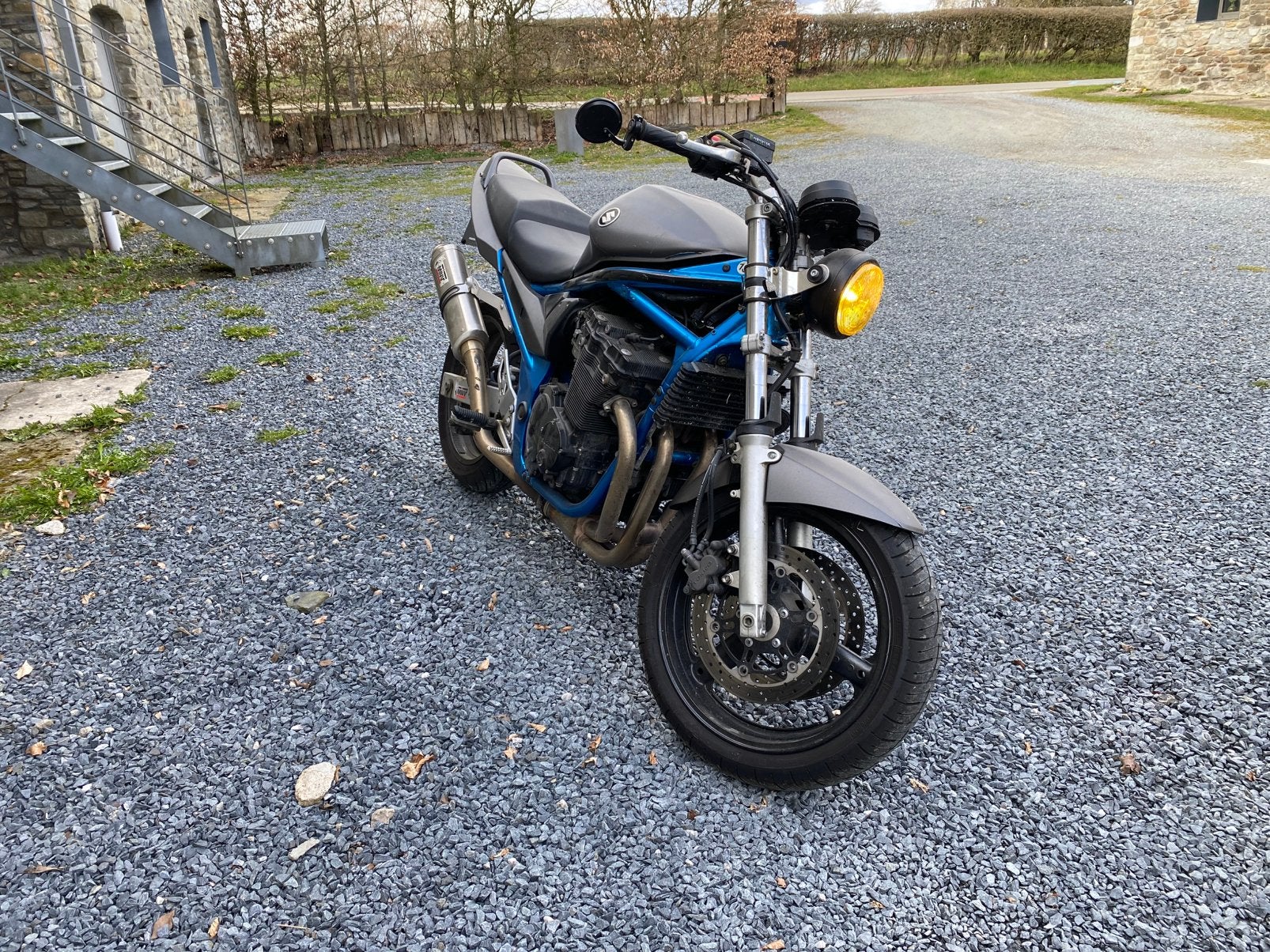 Moto Suzuki 650cc roadster naked bike noir et bleue, Motos, Motos | Suzuki, Particulier, Naked bike, 4 cylindres, Neuf, Enlèvement