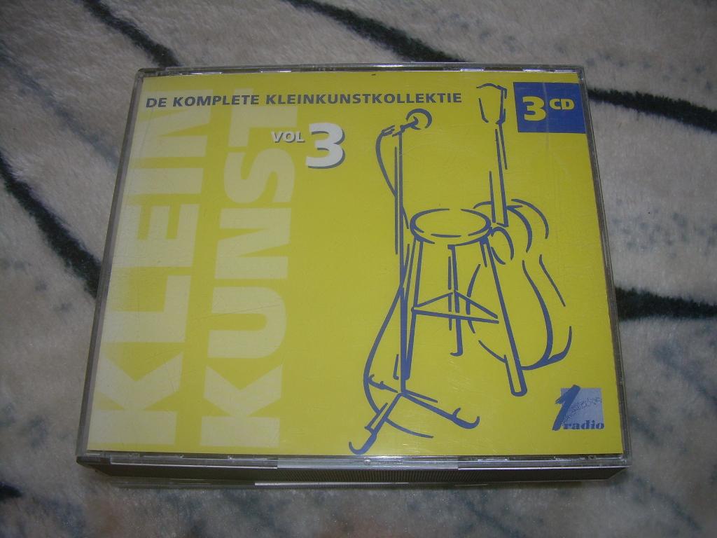 3 CD BOX - DE KOMPLETE KLEINKUNST KOLLEKTIE  VOL 3, Cd's en Dvd's, Ophalen of Verzenden, Zo goed als nieuw, Nederlandstalig, Boxset