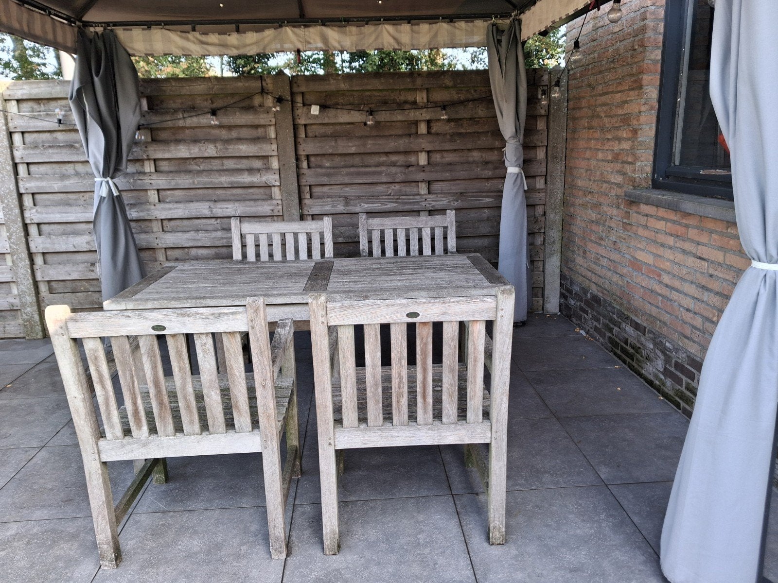 Teaktafel en 4 stoelen met armleuningen., Tuin en Terras, Ophalen, Gebruikt, Hout, Overige typen