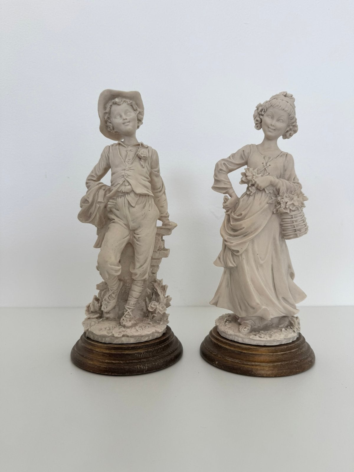 Giuseppe Armani porseleinen beeldjes – jongen en meisje, Antiek en Kunst, Ophalen