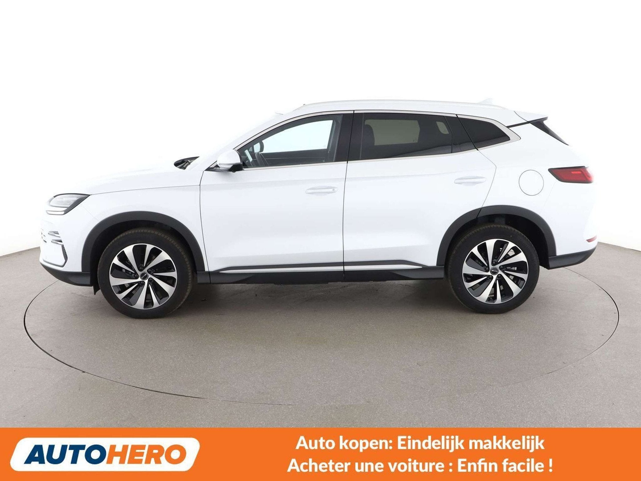 BYD SEAL U 1.5 PHEV Comfort (bj 2025, automaat), Auto's, BYD, Seal U, Zwart, 16 g/km, Wit