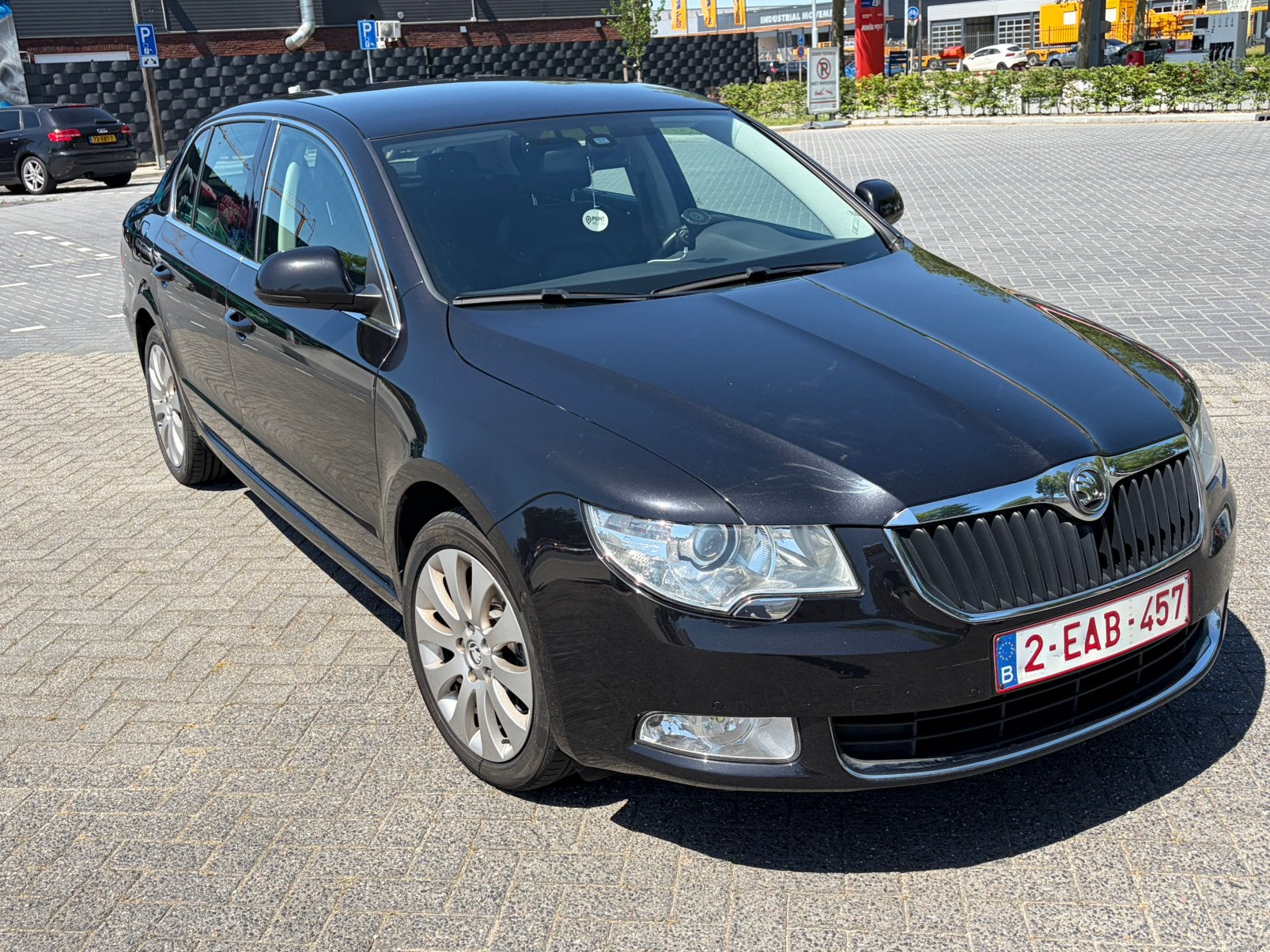 Skoda superb 2.0 TDI DSG Nieuwe keuring 152.000 km stand, Auto's, Skoda, Euro 5, Zwart, Zwart, Diesel