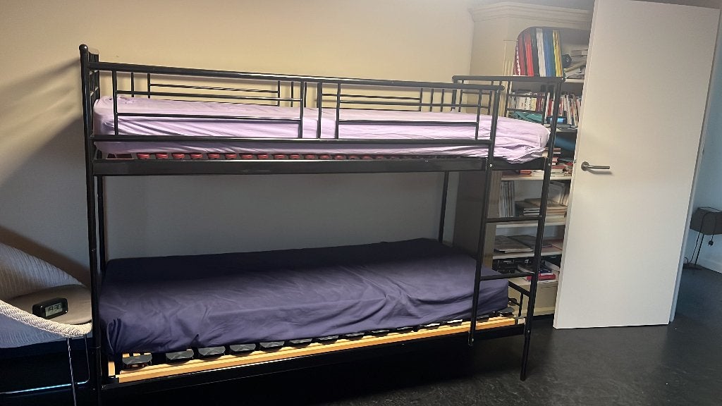 Stapelbed zwart met degelijke lattoflex, Ophalen, Tweepersoons, Zo goed als nieuw, Stapelbed
