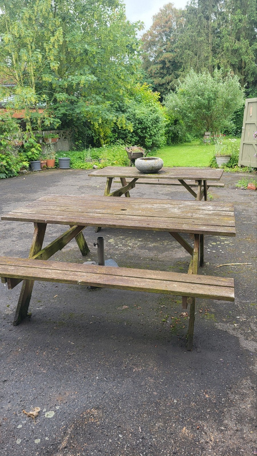 2 stevige houten picknicktafels – ideaal voor tuin of terras, Ophalen