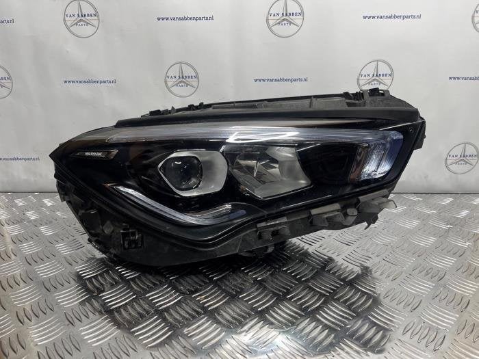 Phare droit d'un Mercedes CLA, -, 3 mois de garantie, Utilisé, -