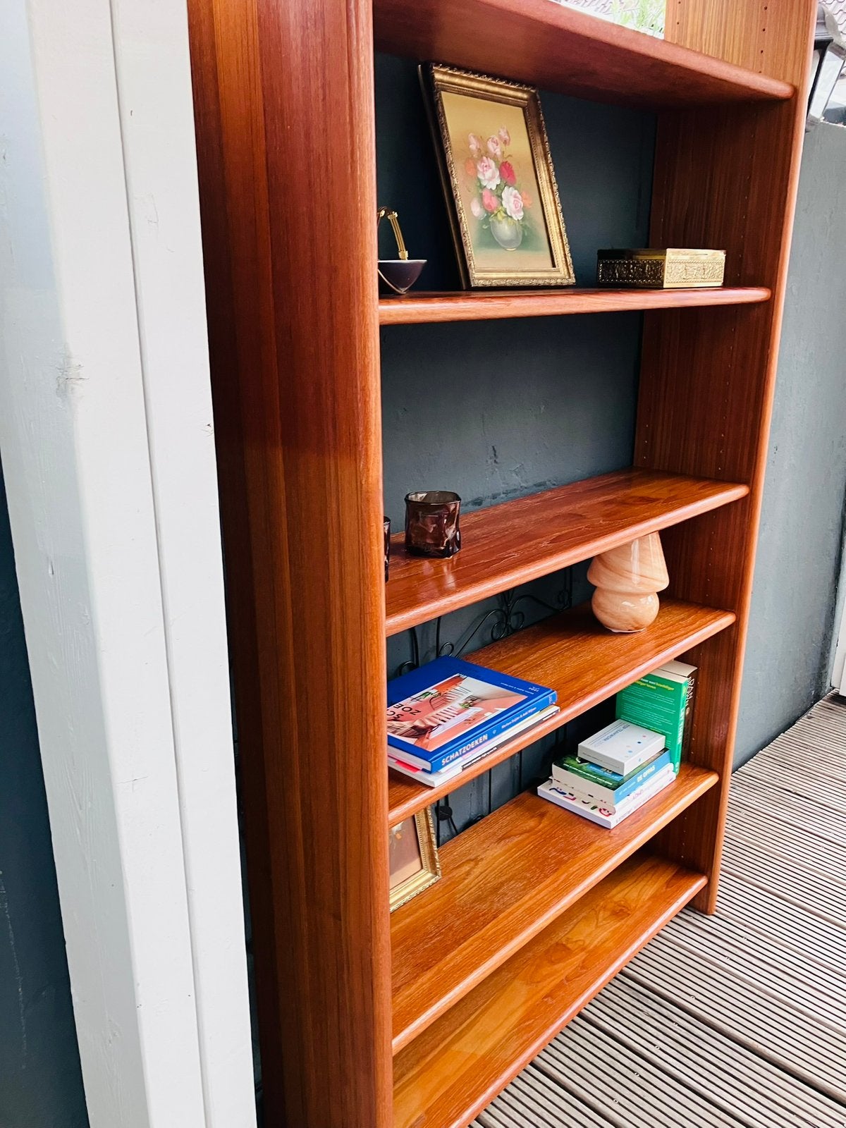 Prachtige XL vintage boekenkast van massief teak, Ophalen, Met plank(en), 100 tot 150 cm, Vintage. Deens