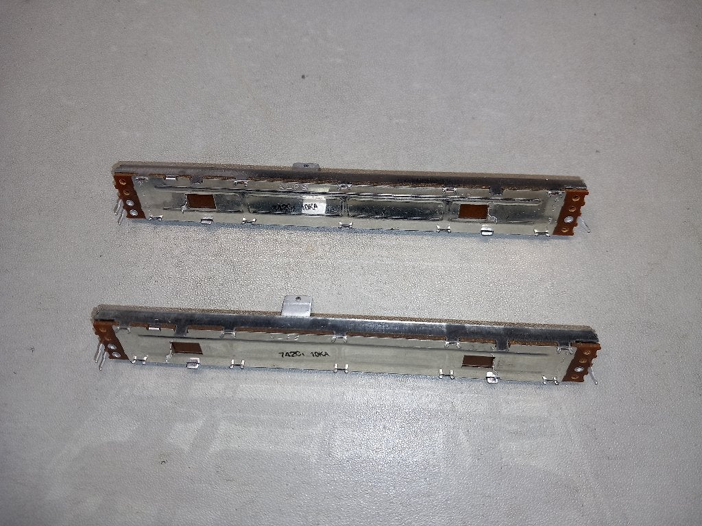 2 faders neufs pour console soundcraft spirit, Musique & Instruments, Tables de mixage, Enlèvement ou Envoi, Neuf, 10 à 20 canaux