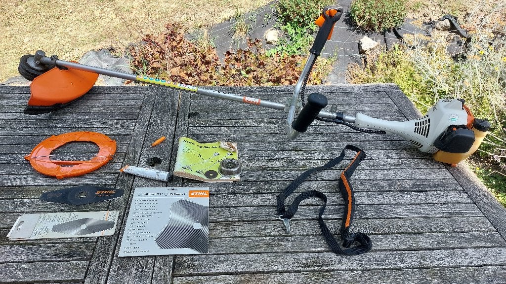 Débroussailleuse STIHL FS 55, Jardin & Terrasse, Débroussailleuses, Comme neuf, Essence, 10 à 30 cm, Enlèvement