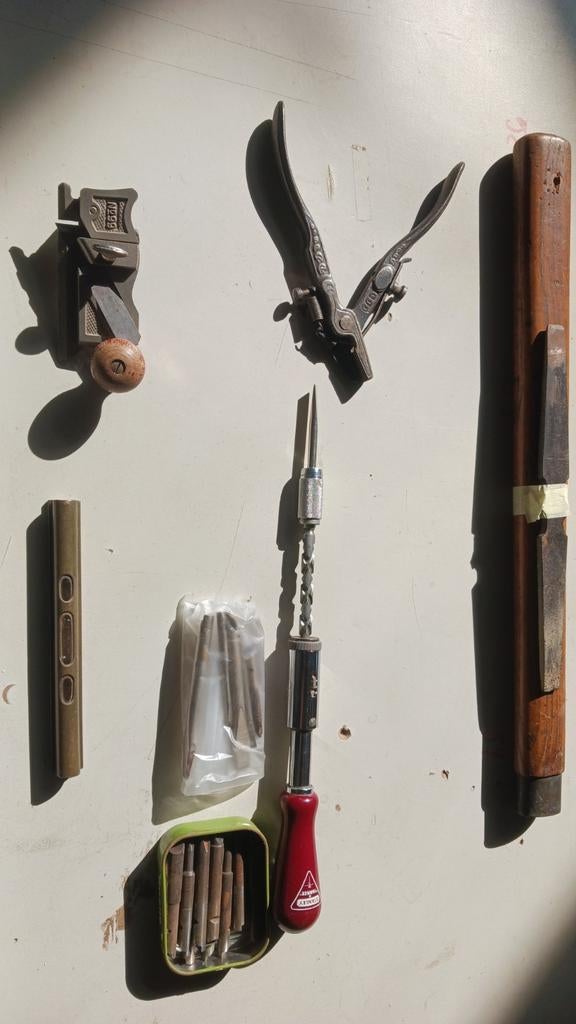 VIEUX OUTILS, Enlèvement ou Envoi