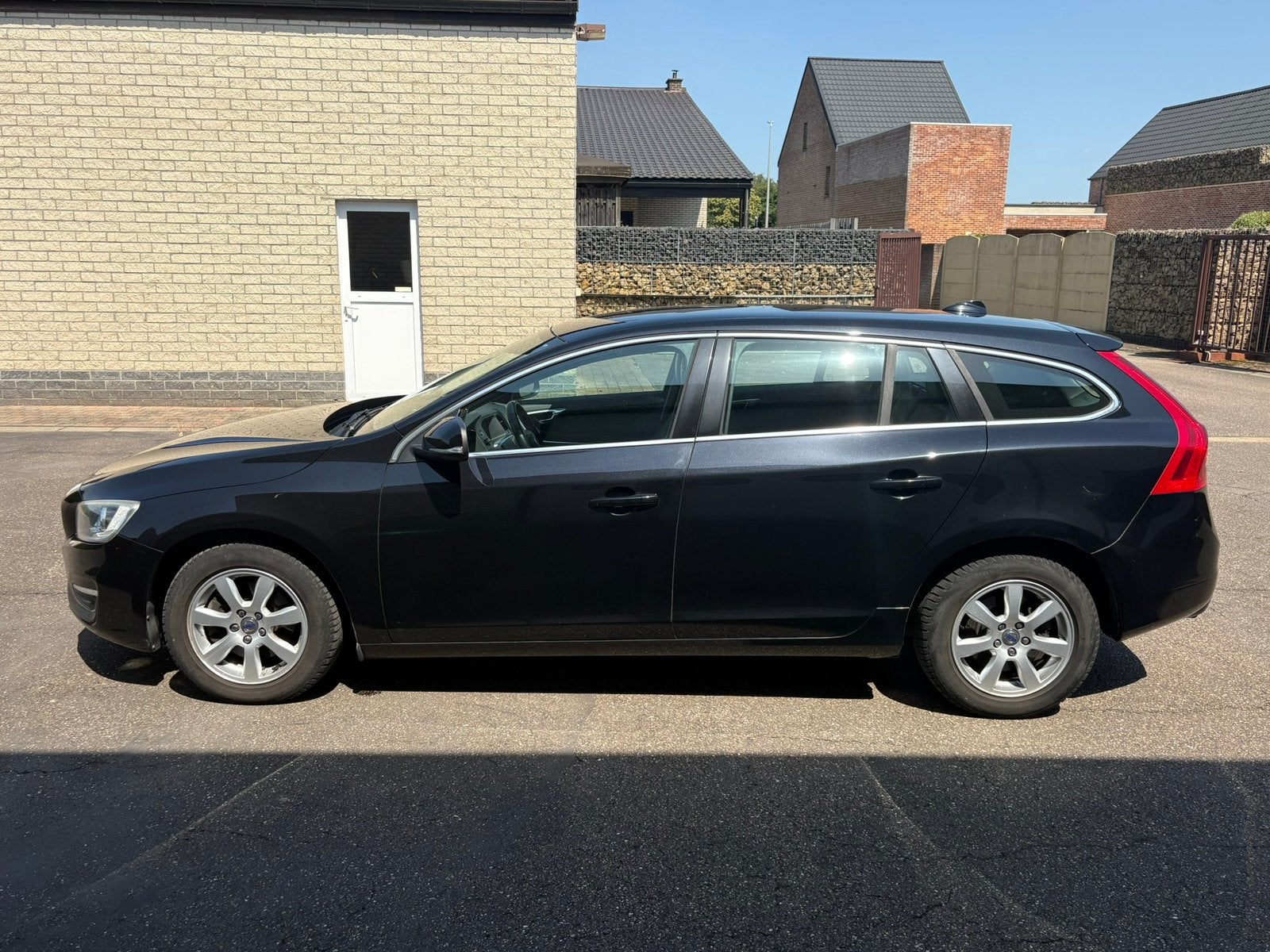 Volvo V60 D2 Momentum – 2014 – 235.645 km, Auto's, Parkeersensor, Euro 5, Zwart, Leder