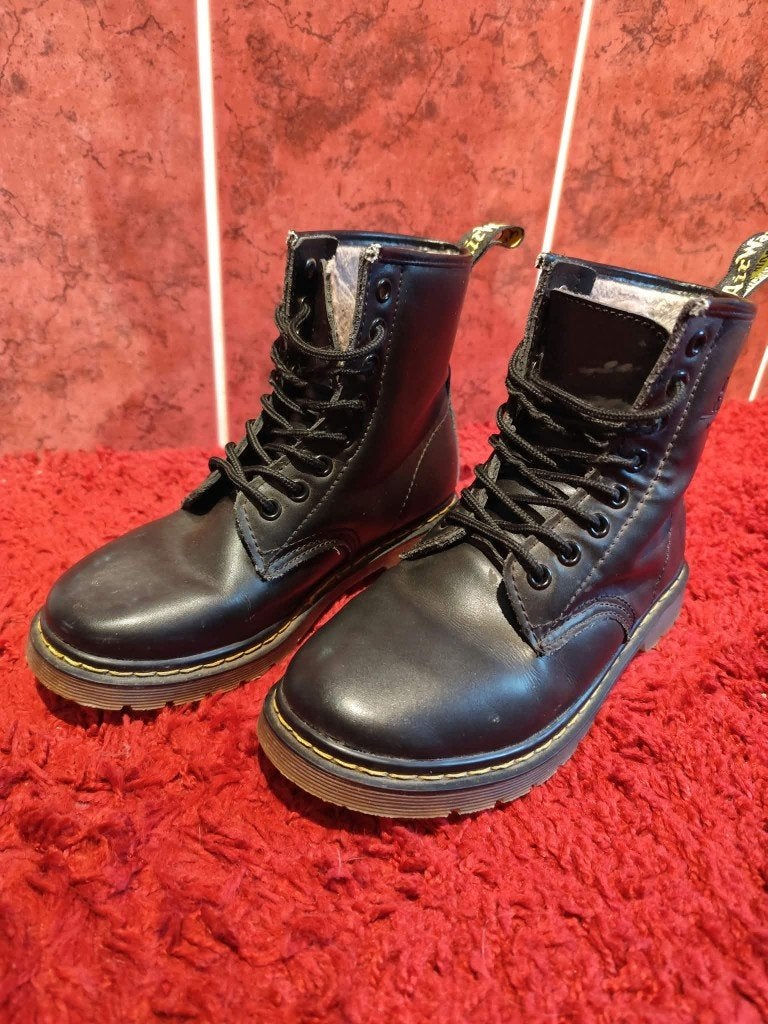 Dr Martens fourrée, Taille 37, ideal pour l'hiver., Vêtements | Femmes, Autre, Enlèvement ou Envoi, Boots et Botinnes, Porté