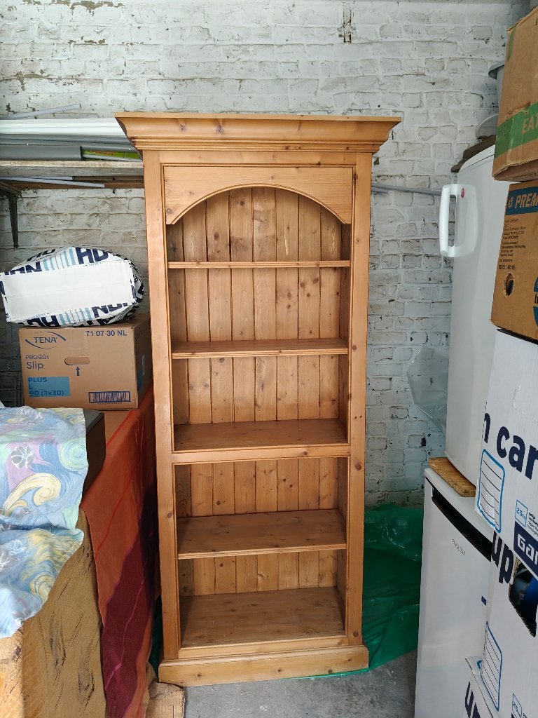 massief grenen boekenkast, Ophalen, Met plank(en), Grenen, Zo goed als nieuw